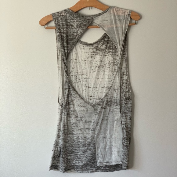 Grey athletic tank - Picture 3 of 3